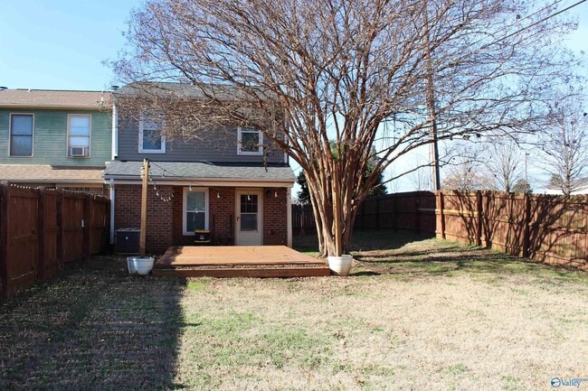 Building Photo - 101 Cresent Circle