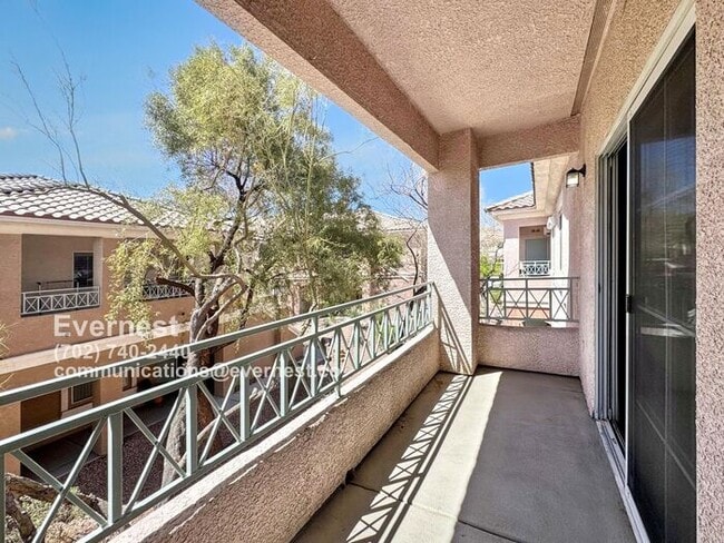Building Photo - Comfortable 2-Bedroom Condo in Prime Locat...