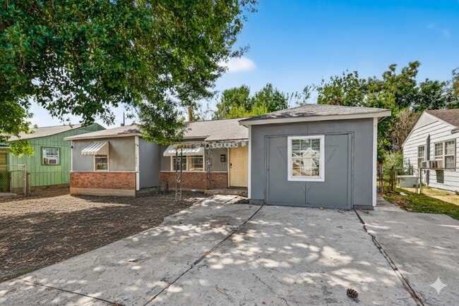 Primary Photo - 10106 Sierra Dr