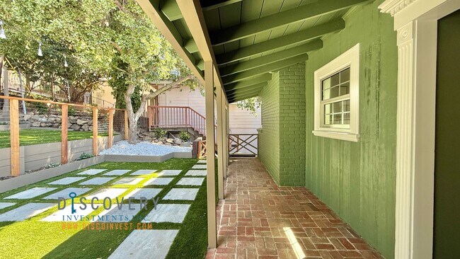 Building Photo - Elegant Modern Montclair Retreat Designed ...