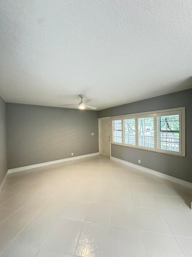 Building Photo - 100 Royal Palm Way
