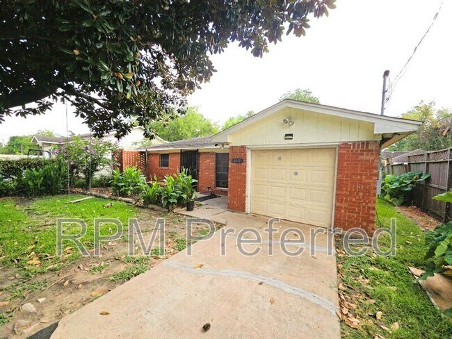 Building Photo - 6615 St Augustine St