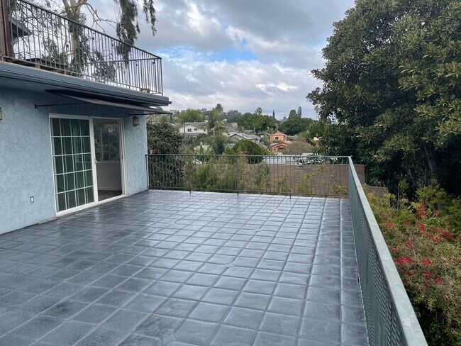 Building Photo - 1419 Allesandro St