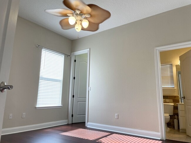 Building Photo - Single Family home is Deercreek