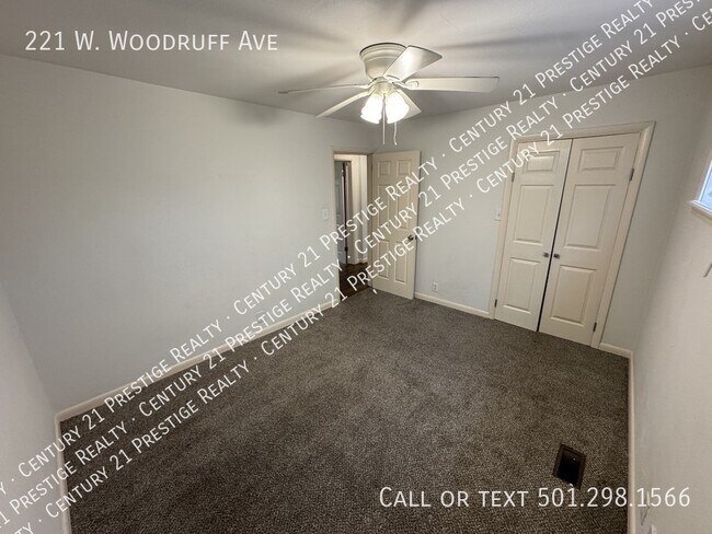Building Photo - 221 W Woodruff Ave