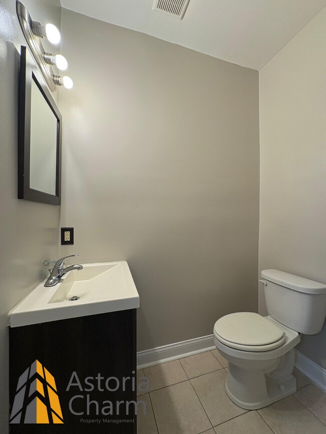 Building Photo - Live Comfortably in Hampden: 4 Bedrooms Pl...