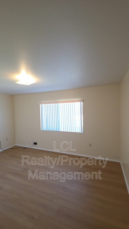 Building Photo - 26808 Augusta Dr