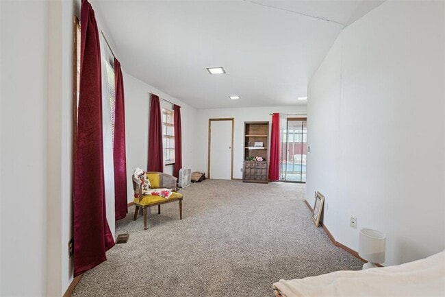 Building Photo - 2200 US-81