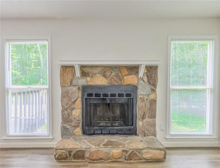 Building Photo - 2100 Whitebluff Way
