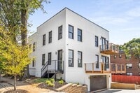 Building Photo - 564 Parkway Dr NE