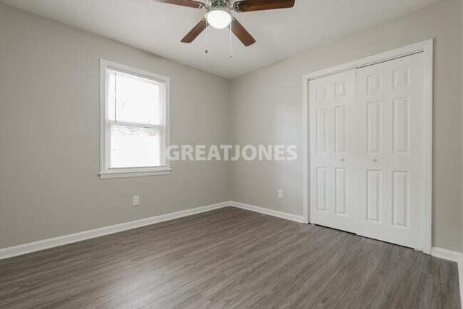 Building Photo - NOW OFFERING 1-MONTH FREE OFF FIRST FULL M...