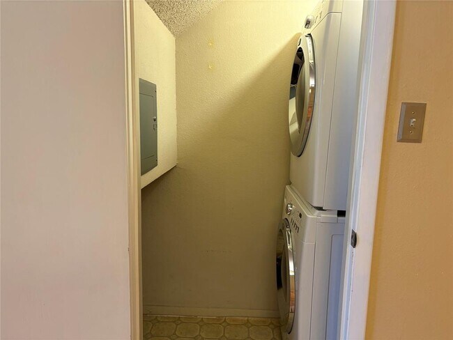 Building Photo - 9226 Jollyville Rd