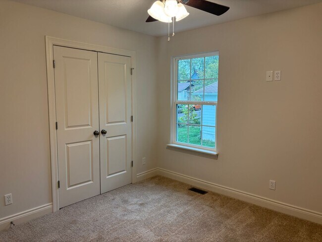 Building Photo - 14 3rd Ave