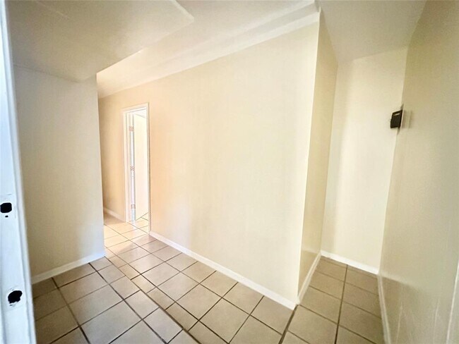 Building Photo - 7221 Ellington Cir