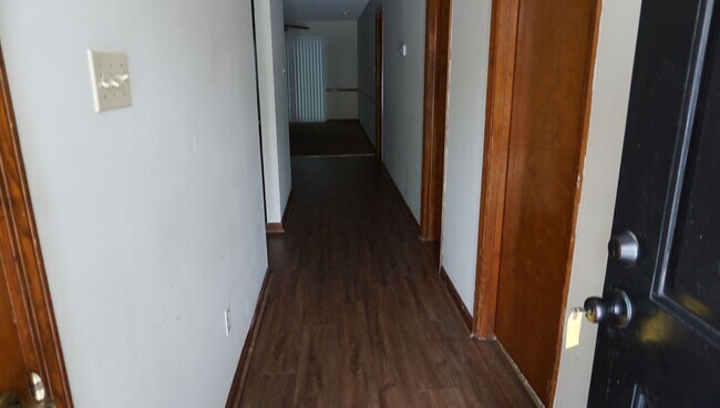 Building Photo - Great Condo on Bemiss