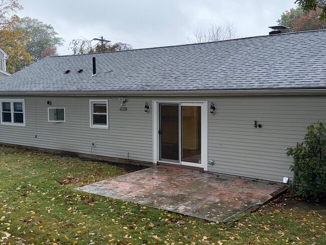 Building Photo - 10 Spring Valley Rd