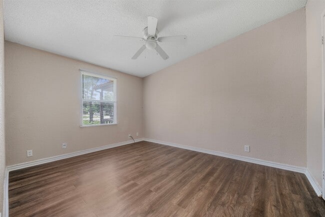 Building Photo - 15807 Cypress Garden Dr