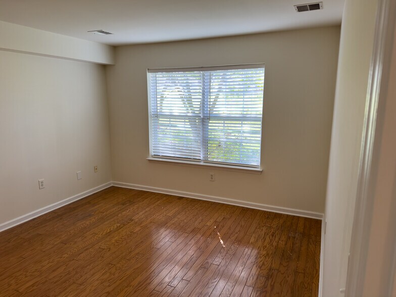 Building Photo - 858 Nittany Ct