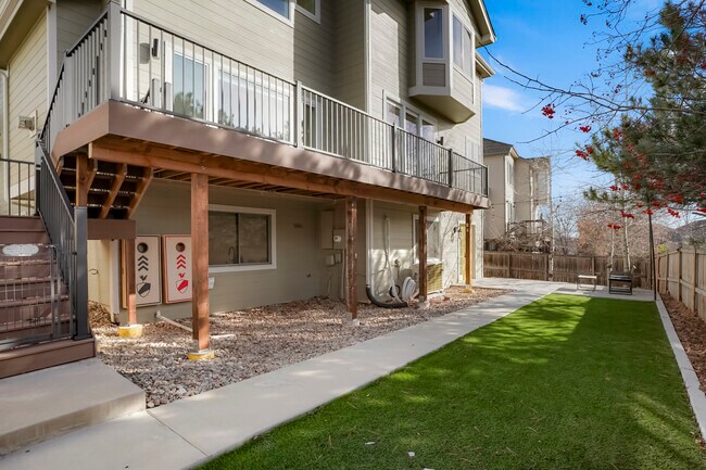 Building Photo - Robb Way