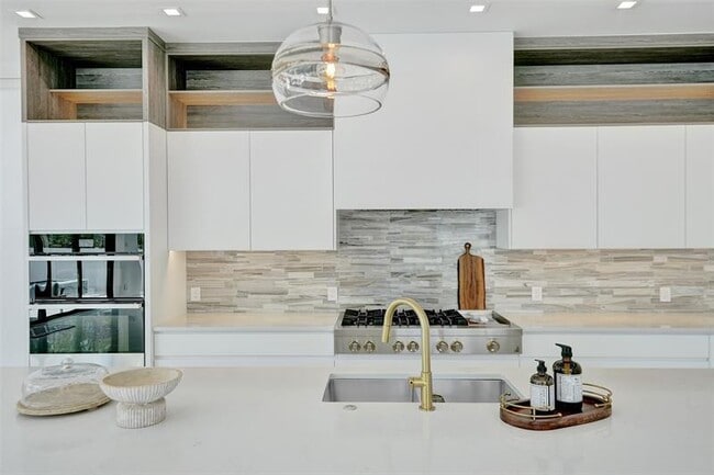 Building Photo - 1111 SE 9th Ave