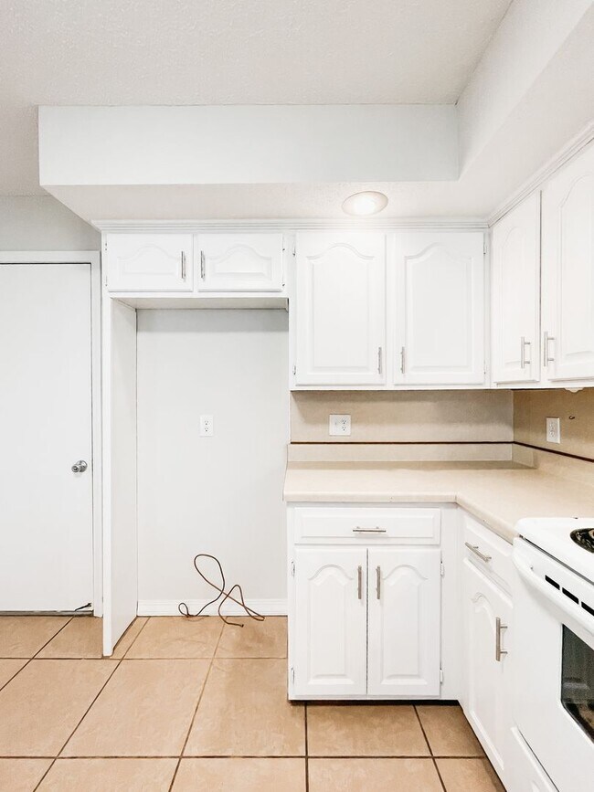 Building Photo - Southwest Springfield - Kickapoo High