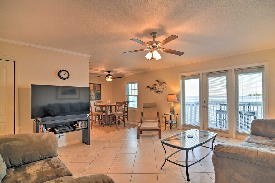 Building Photo - 5285 Coquina Key Dr SE