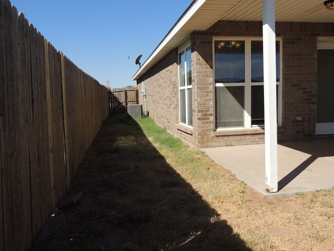 Building Photo - 9912 Agave Ave
