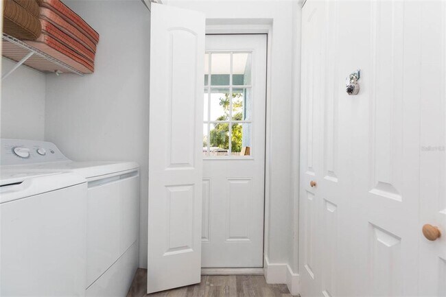 Building Photo - 2013 E Waters Ave