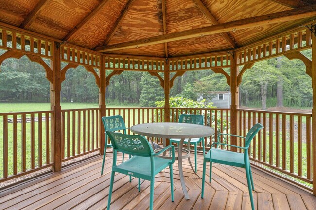 Building Photo - 264 Euharlee Rd SW