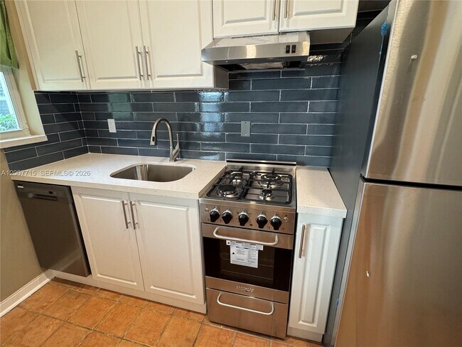 Building Photo - 725 NE 91st St