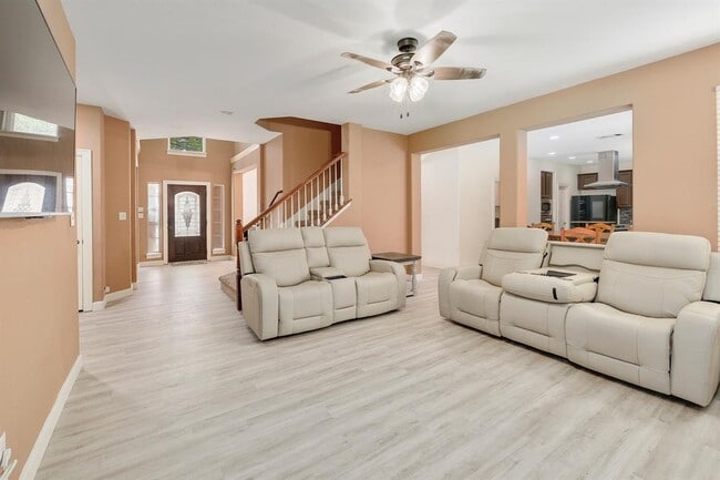 Building Photo - 2129 Clear Lake Pl
