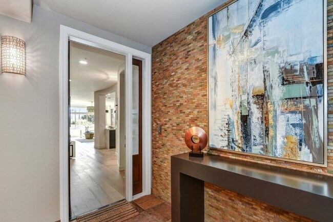 Building Photo - 4909 N Woodmere Fairway