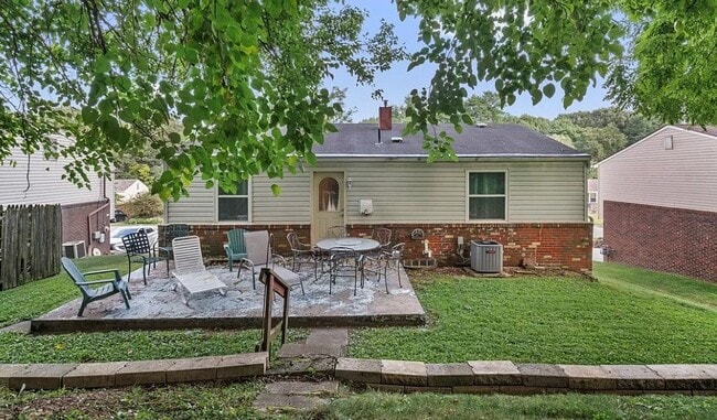 Building Photo - 5238 Elmwood Dr