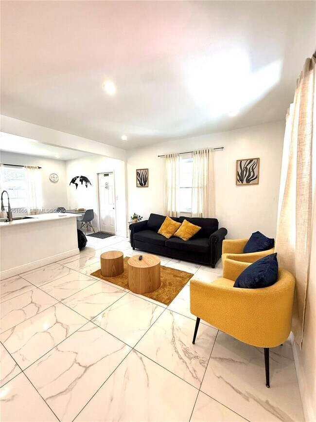 Building Photo - 133 SW 22nd Terrace