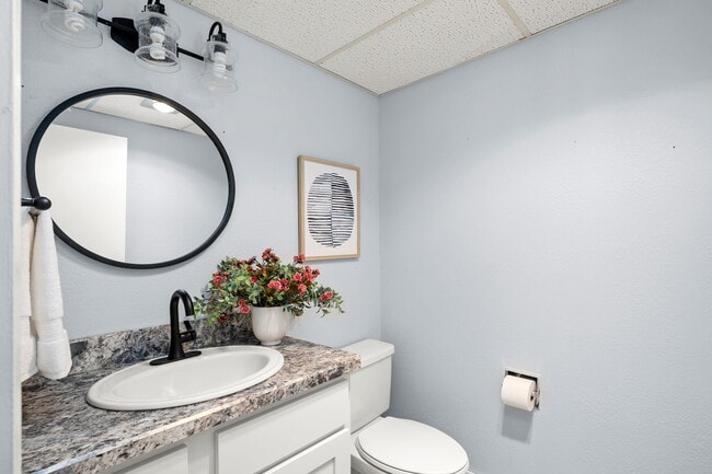 Building Photo - 925 1st Ave N