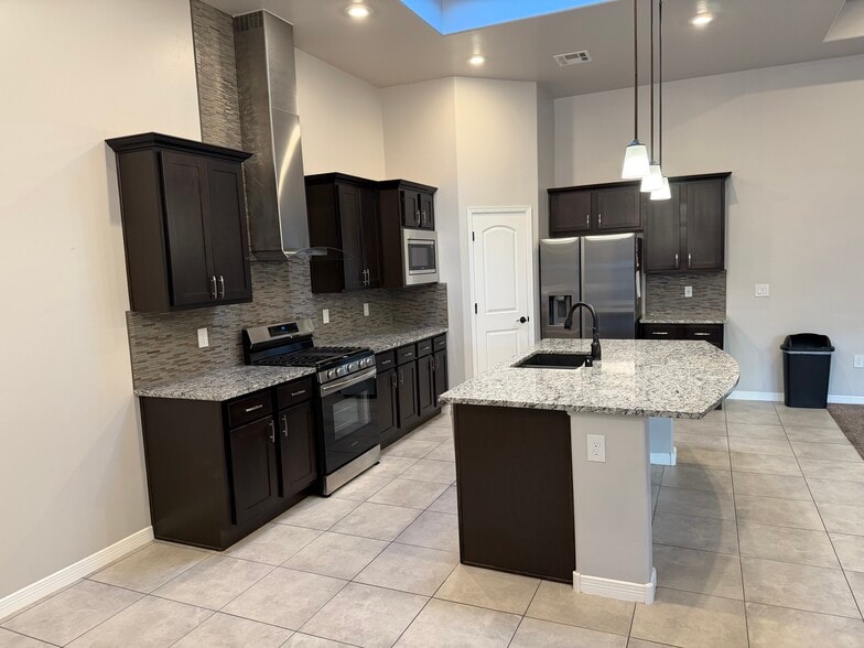 Building Photo - 3066 Don Buck Dr