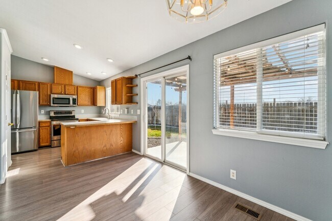 Building Photo - 7557 Arlington Dr