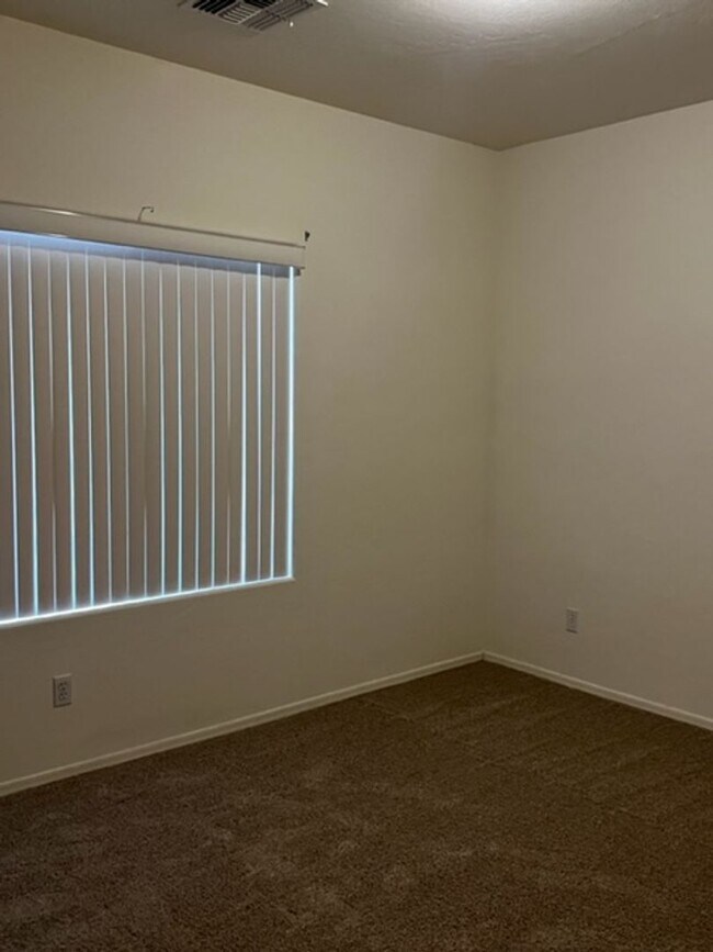 Building Photo - Great home in Sun Groves!