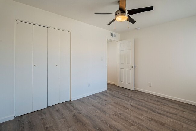 Building Photo - Renovated open floorplan