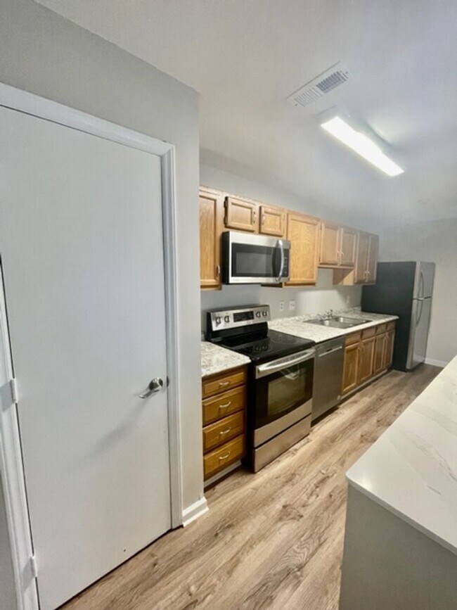 Building Photo - Must see this adorable 2 Bedroom, 2 bath condo on the 2nd floor in the RoseCroft community