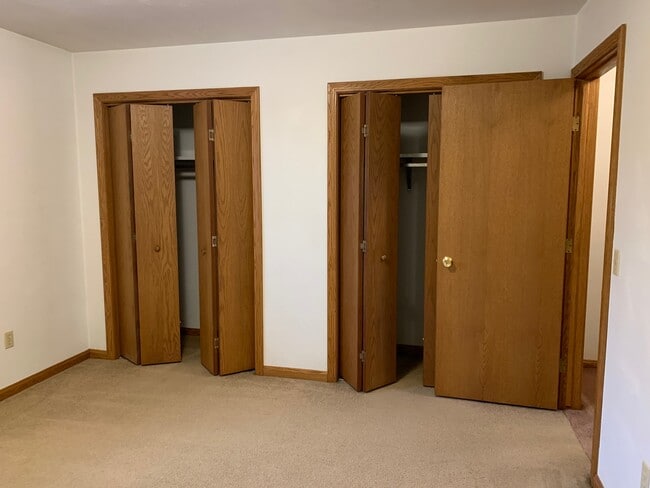 Master closets - 2901 Lena Ct