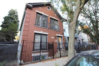 Building Photo - 2 bedroom in Chicago IL 60642