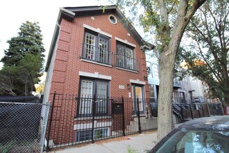 Building Photo - 2 bedroom in Chicago IL 60642
