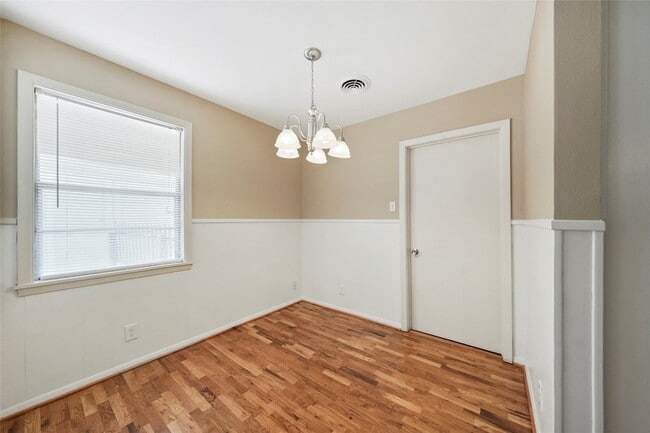 Building Photo - 4406 Rosebay Dr