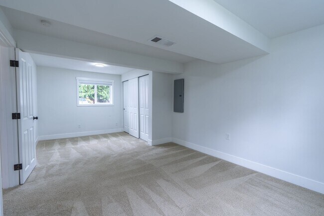 Building Photo - 4bed/3bath home in Finn Hill