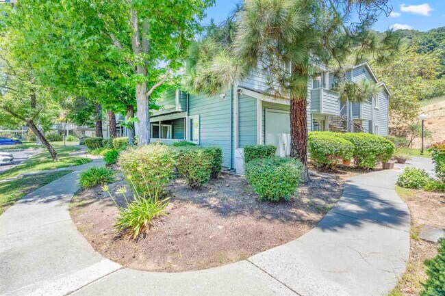 Primary Photo - 760 Canyon Oaks Dr