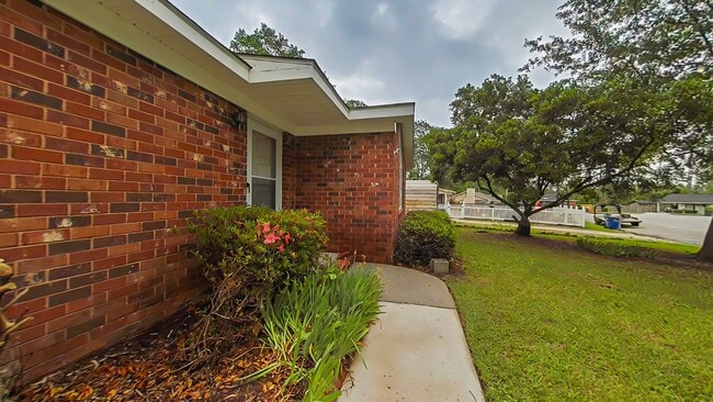 Building Photo - Cute Ranch in Columbia County!