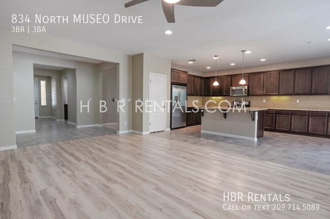 Building Photo - 834 N MUSEO Dr