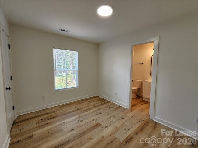 Building Photo - 1300 Rainbow Dr