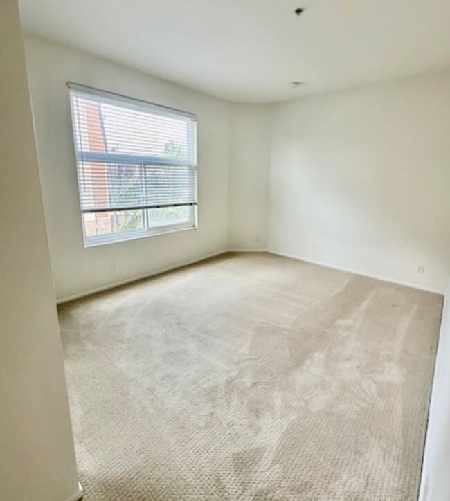 Building Photo - 620 S Gramercy Pl
